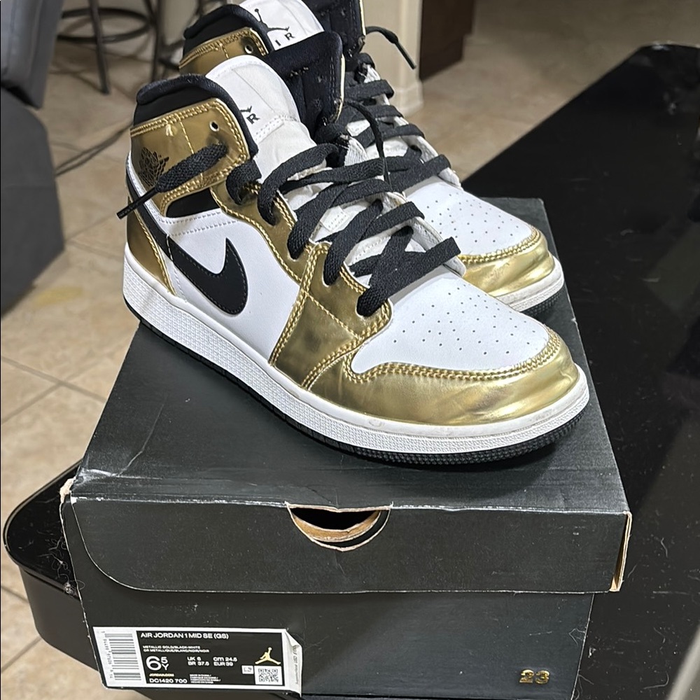 Air Jordan 1 Mid SE Gold and White Sneakers sz 6.5Y